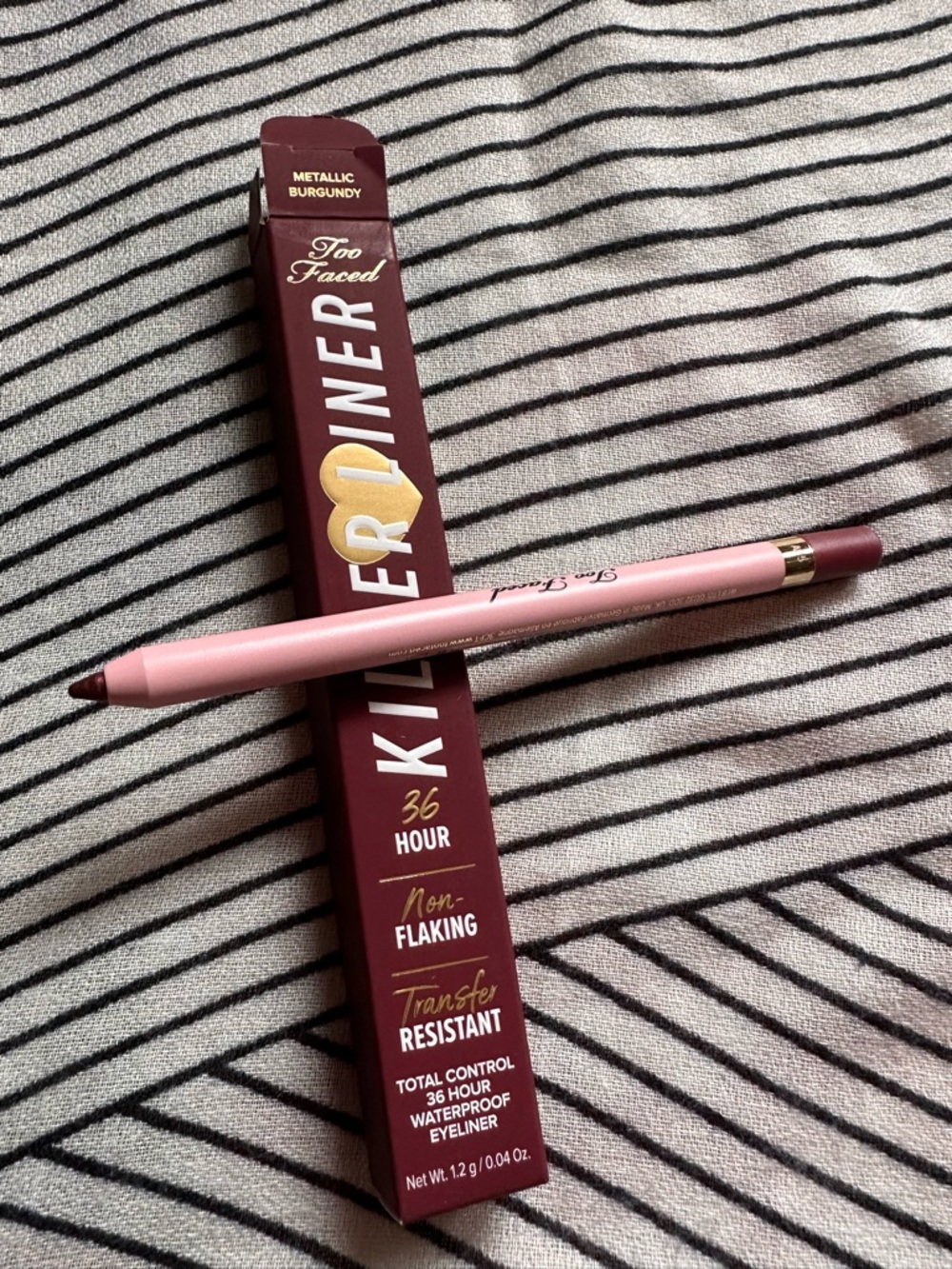 Too faced Killer Liner Metallic Burgundy